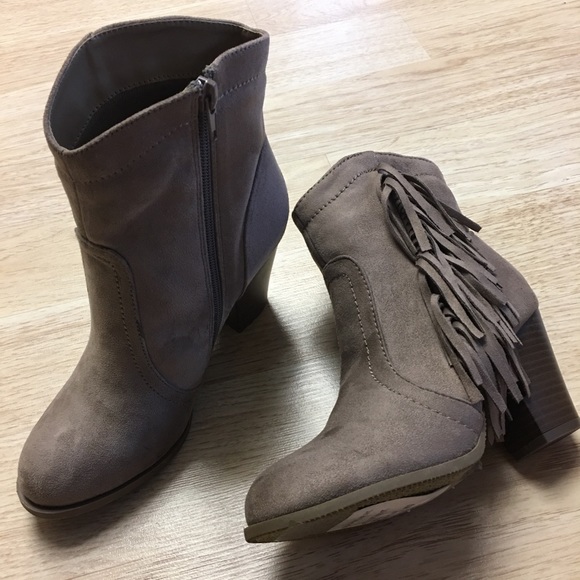 Ladies suede ankle boots with side fringe - Picture 2 of 5